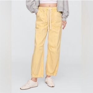 Gap pull on barrel jeans yellow